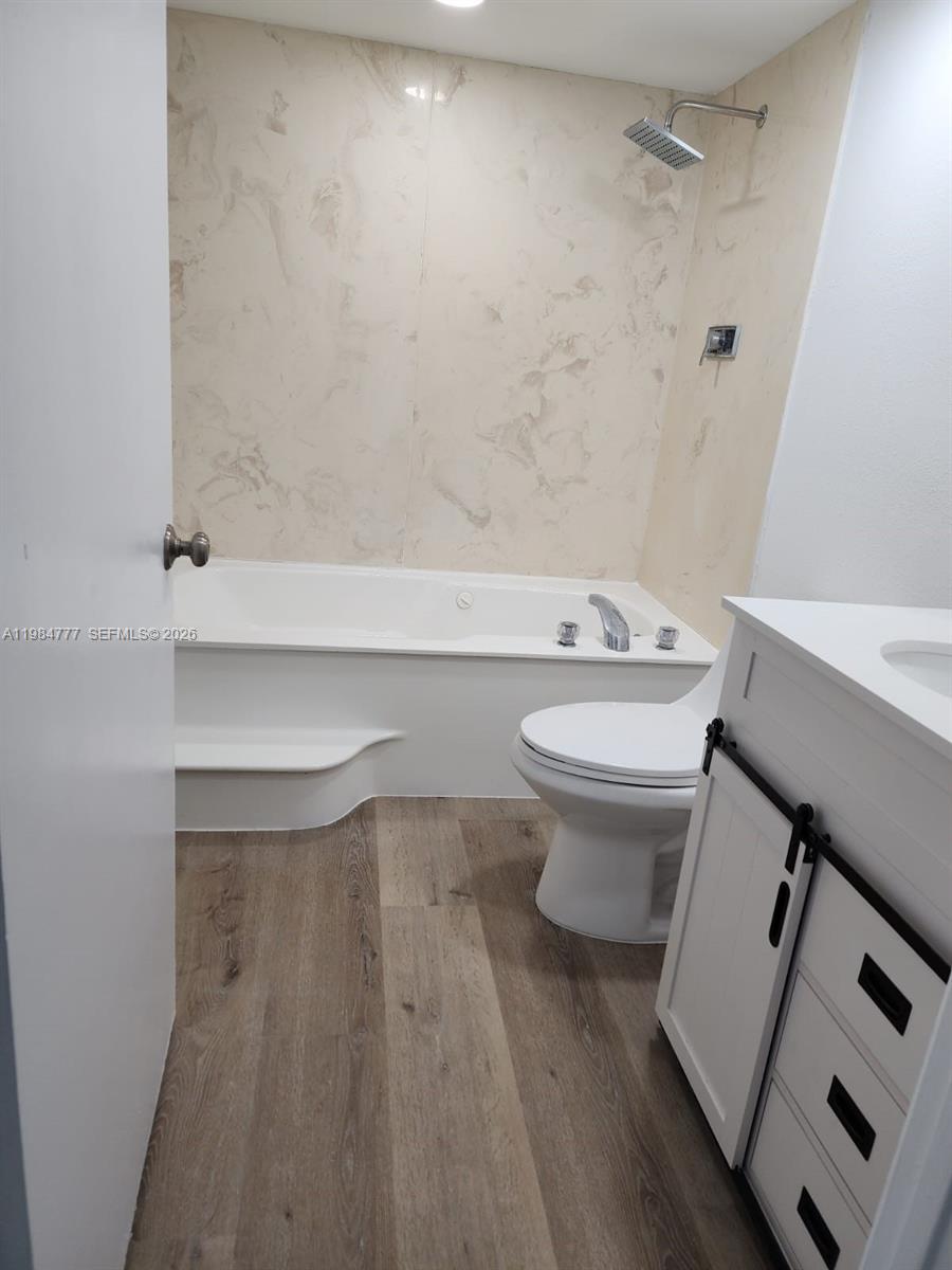 520 Brickell Key Dr #A1517 Miami, FL 33131