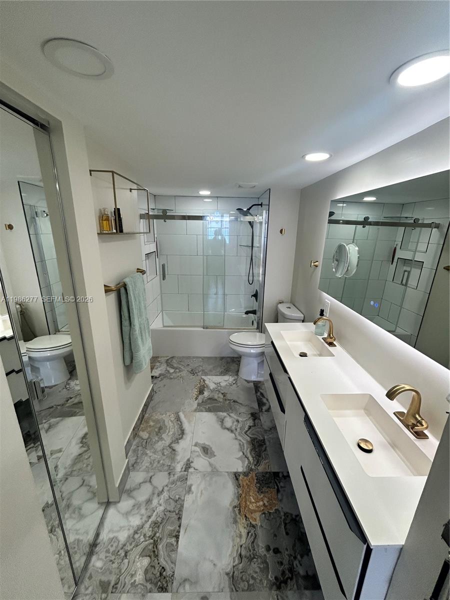 6450 Collins Ave #903 Miami Beach, FL 33141