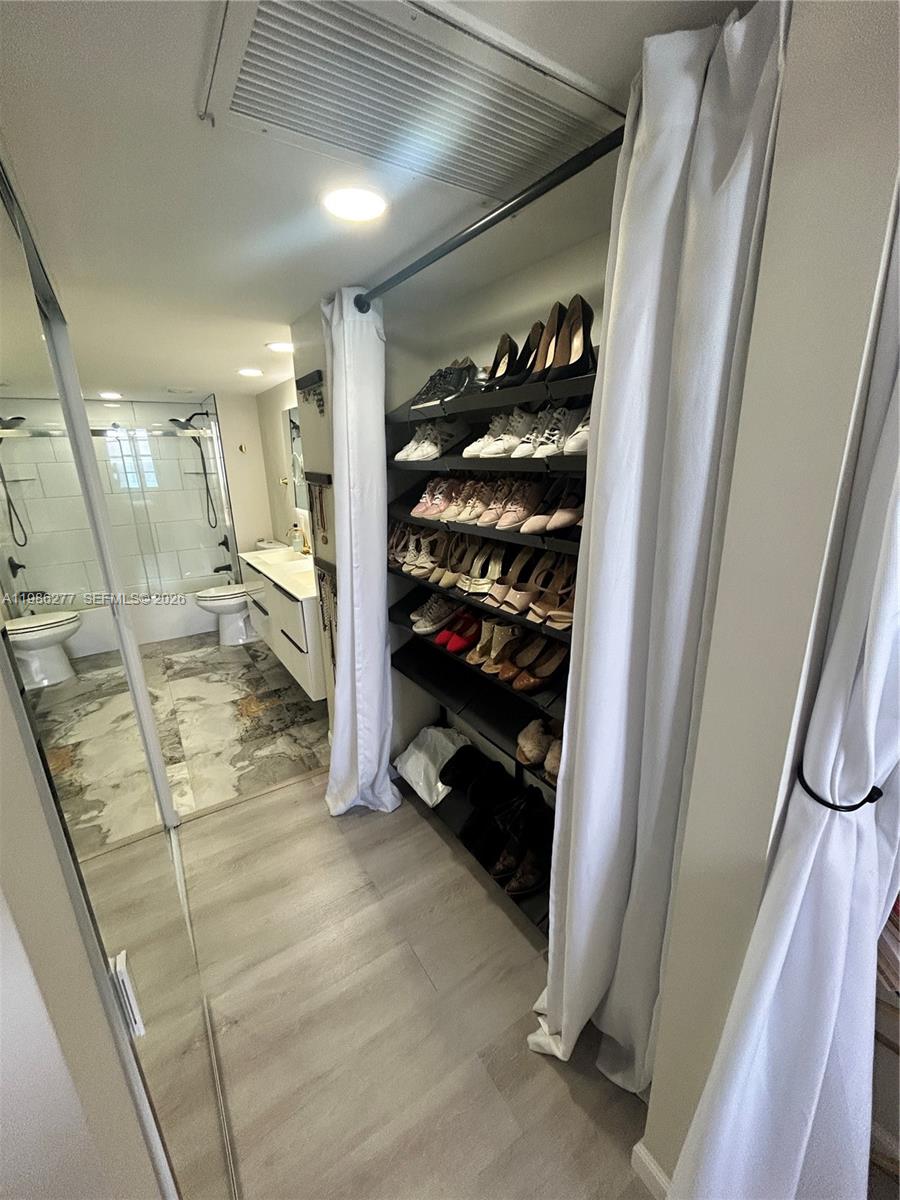 6450 Collins Ave #903 Miami Beach, FL 33141