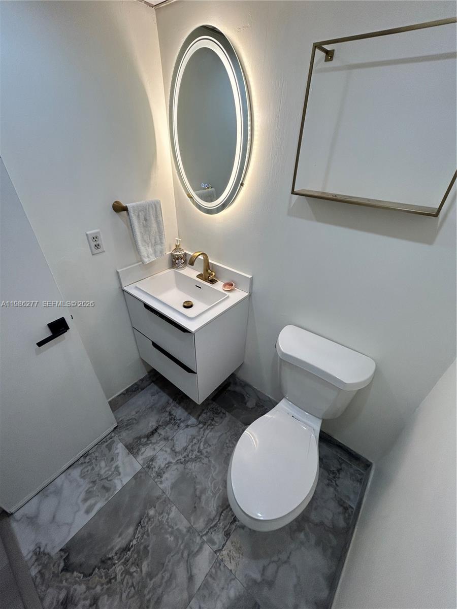 6450 Collins Ave #903 Miami Beach, FL 33141