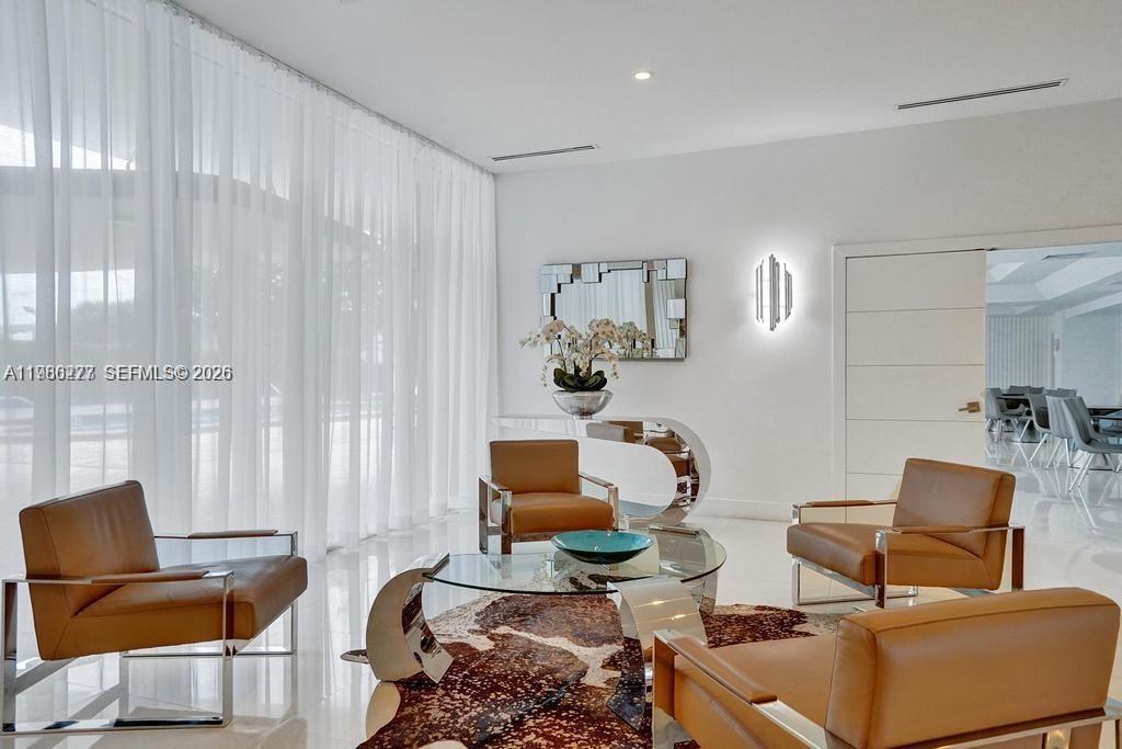 6450 Collins Ave #903 Miami Beach, FL 33141