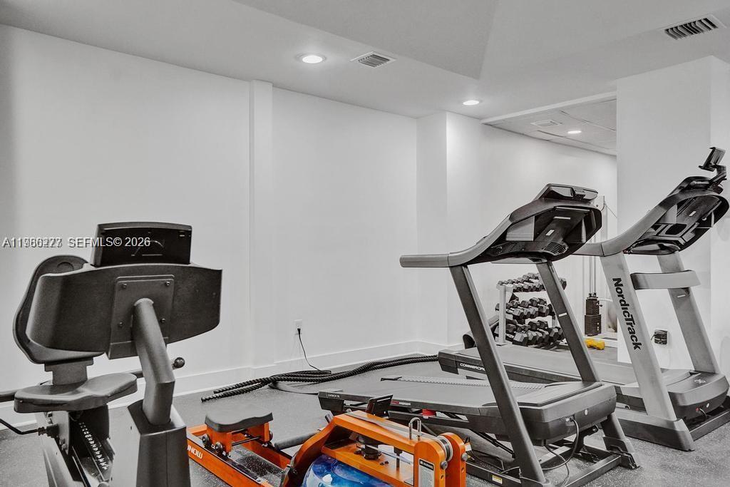 6450 Collins Ave #903 Miami Beach, FL 33141