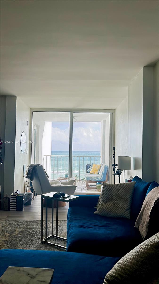 6450 Collins Ave #903 Miami Beach, FL 33141