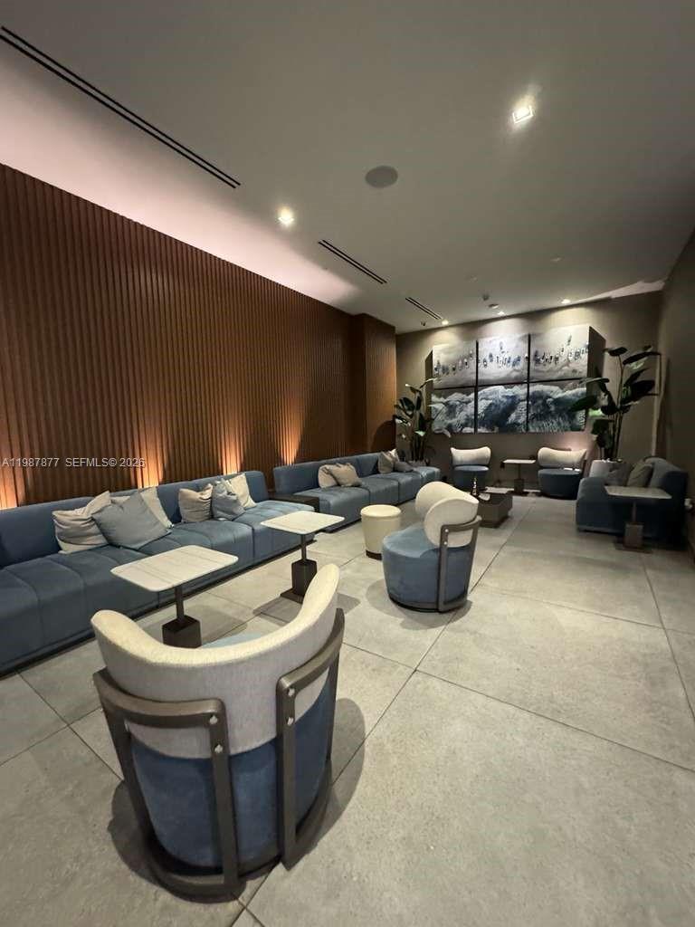 239 SW 9th St #1704 Miami, FL 33130