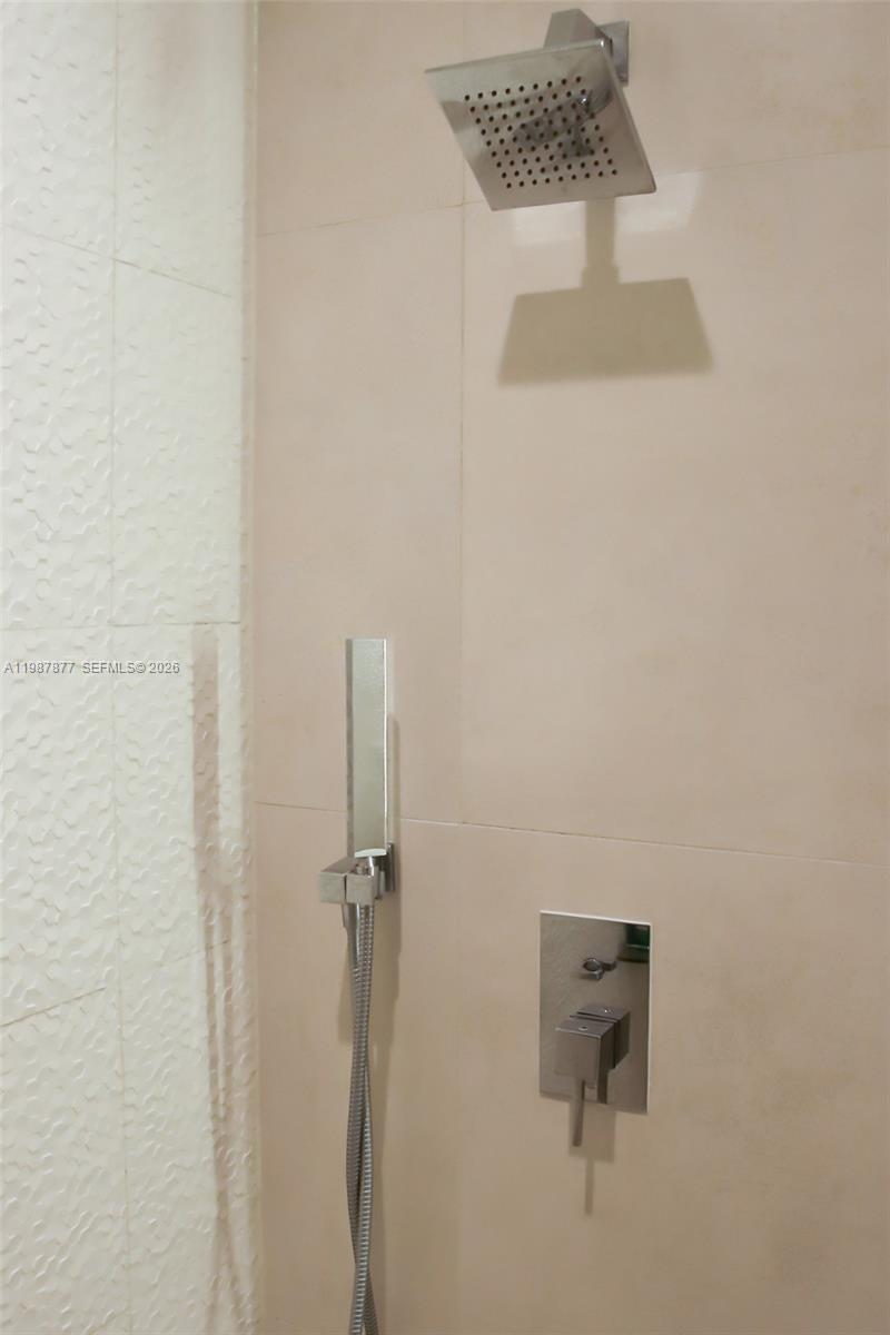 239 SW 9th St #1704 Miami, FL 33130