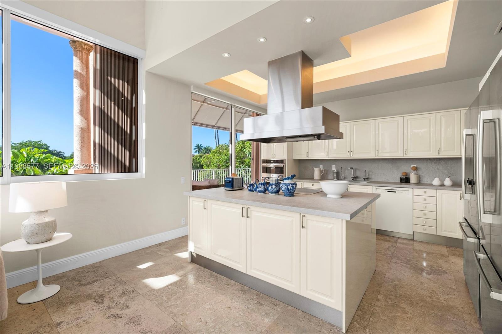 10 Edgewater Dr #Lanai South Coral Gables, FL 33133