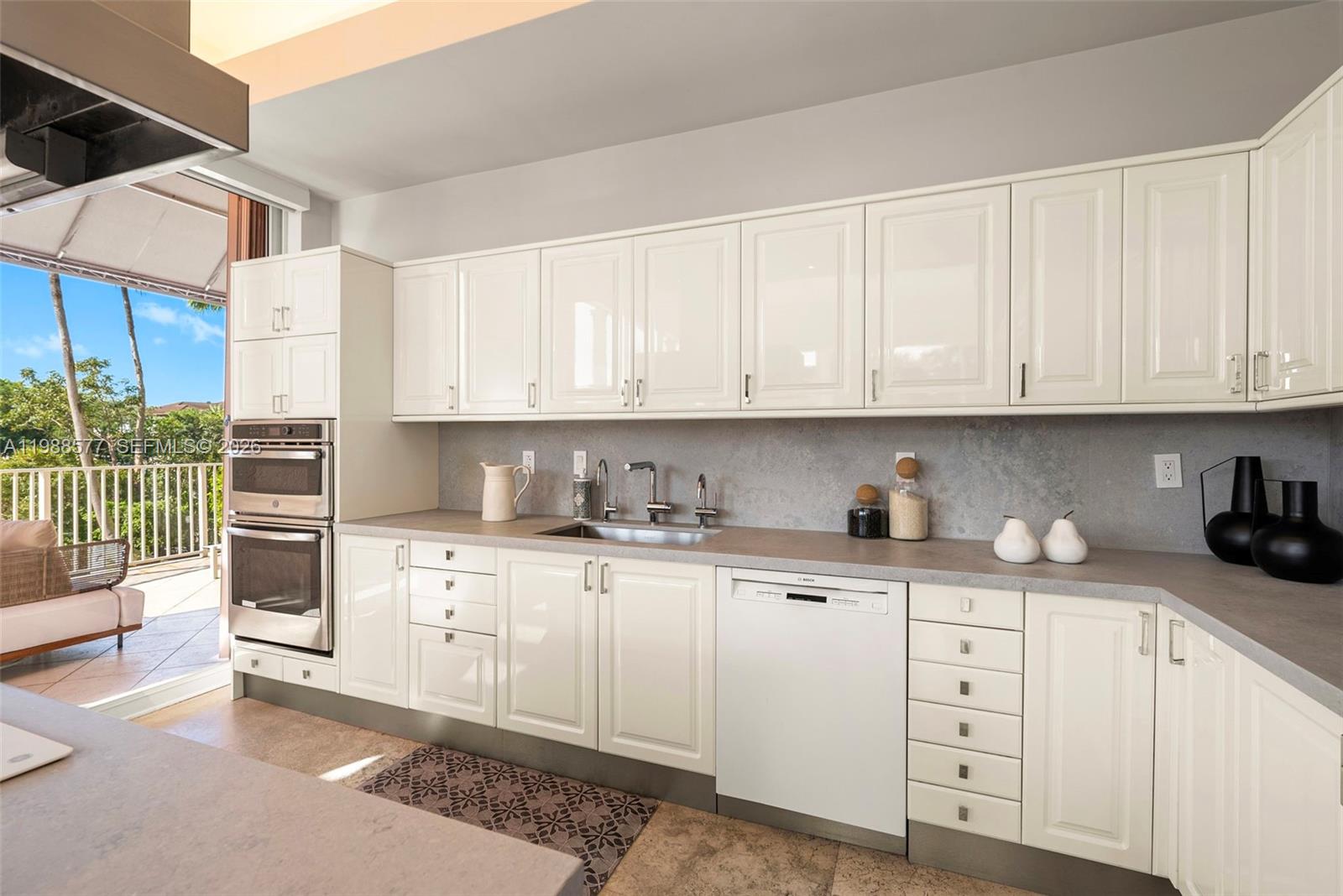 10 Edgewater Dr #Lanai South Coral Gables, FL 33133