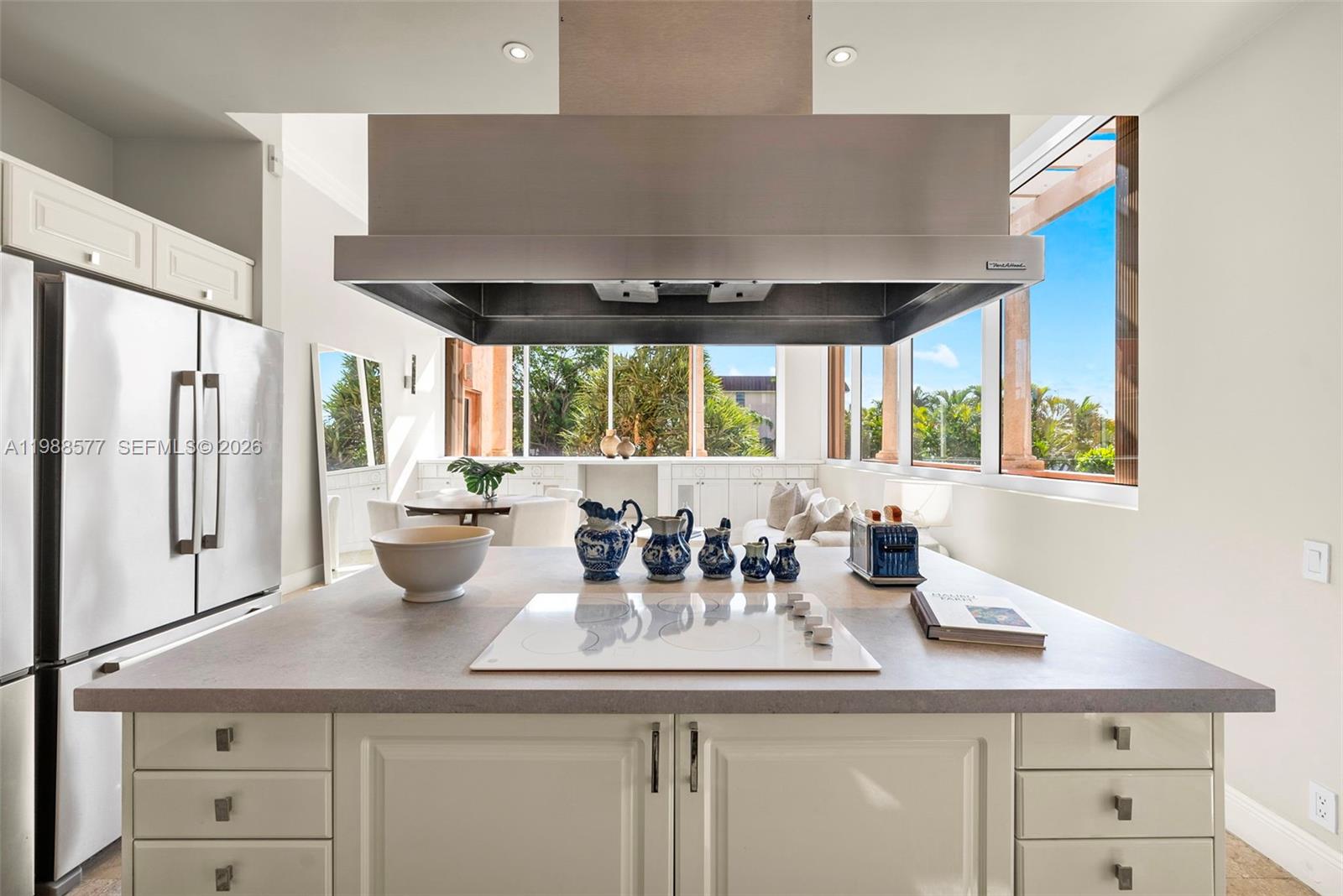 10 Edgewater Dr #Lanai South Coral Gables, FL 33133