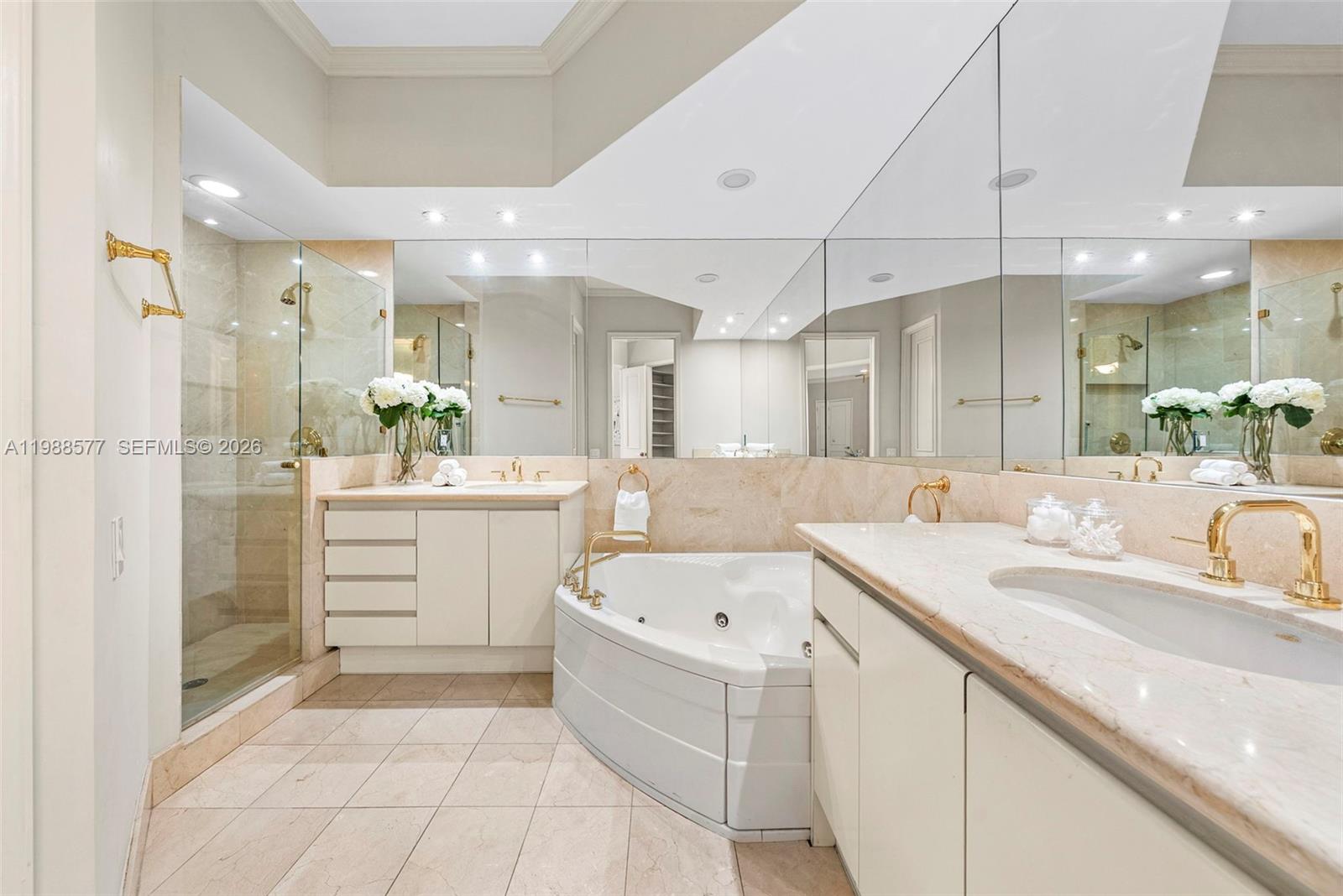 10 Edgewater Dr #Lanai South Coral Gables, FL 33133