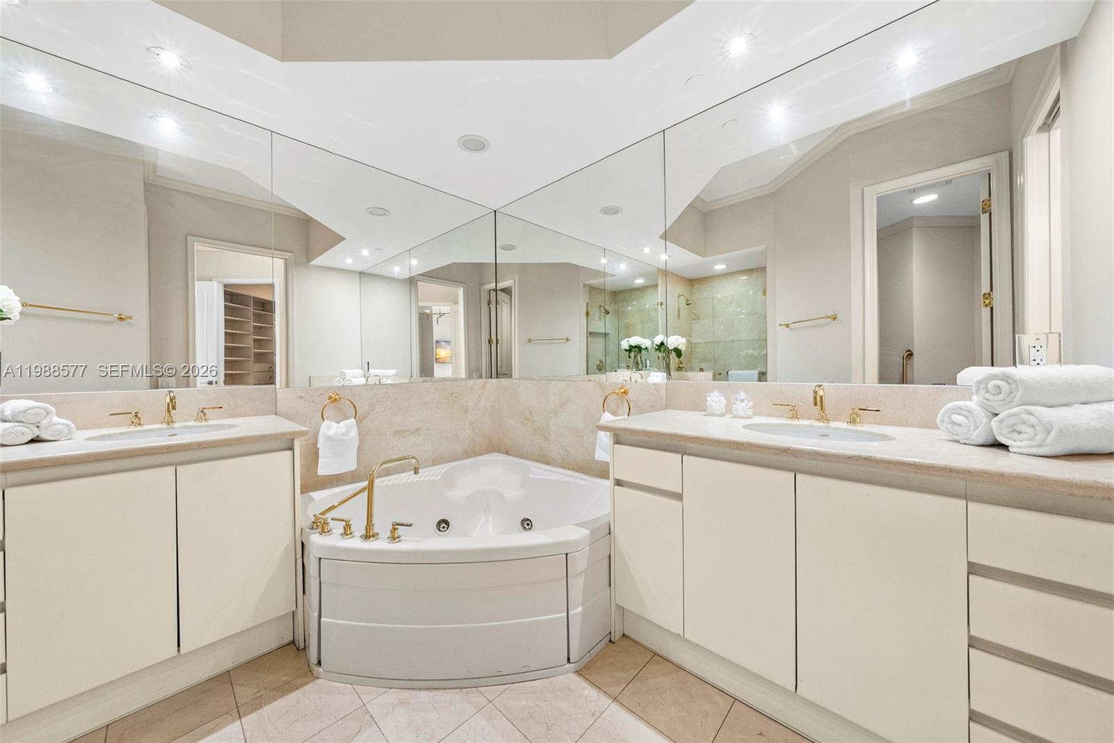 10 Edgewater Dr #Lanai South Coral Gables, FL 33133