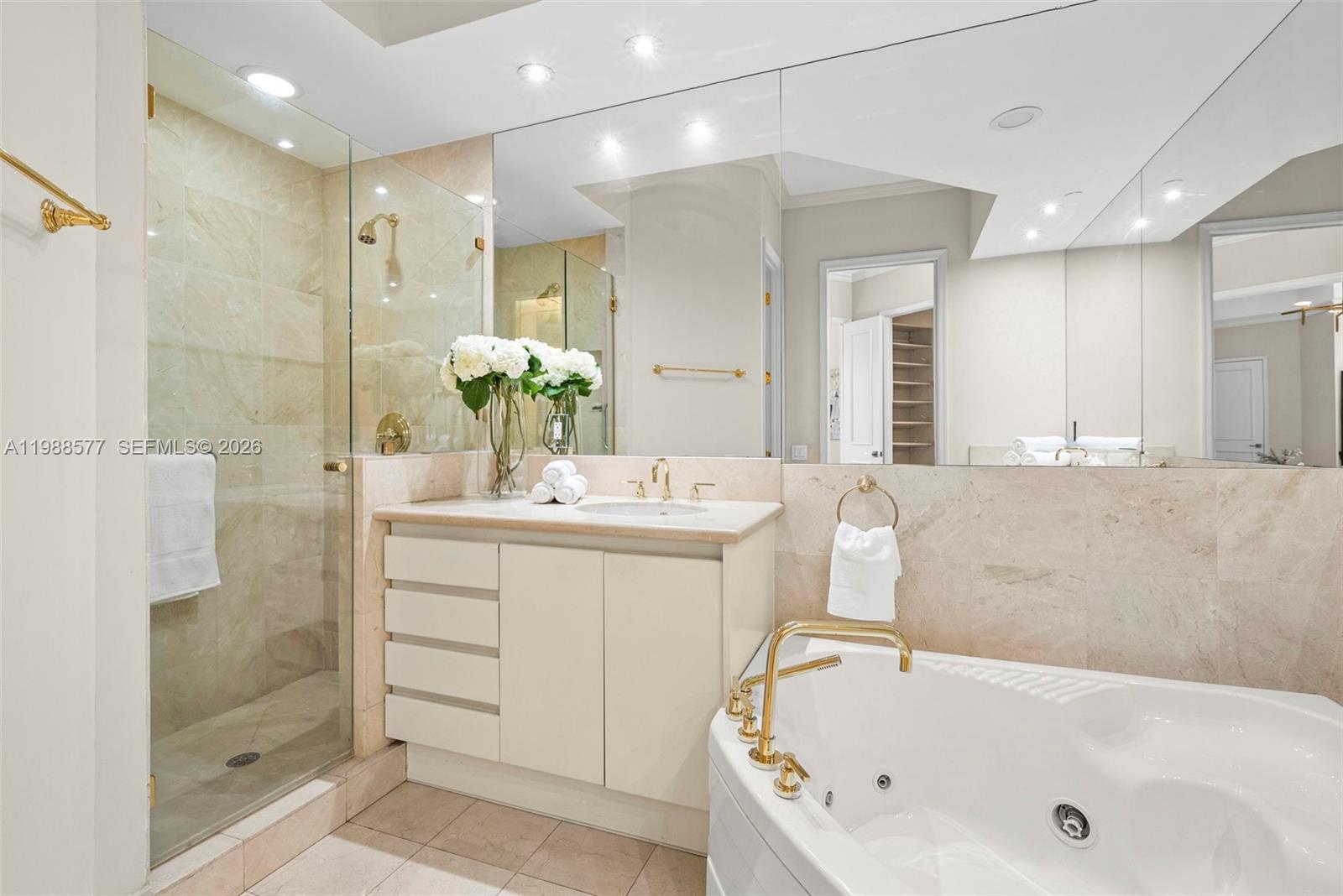 10 Edgewater Dr #Lanai South Coral Gables, FL 33133