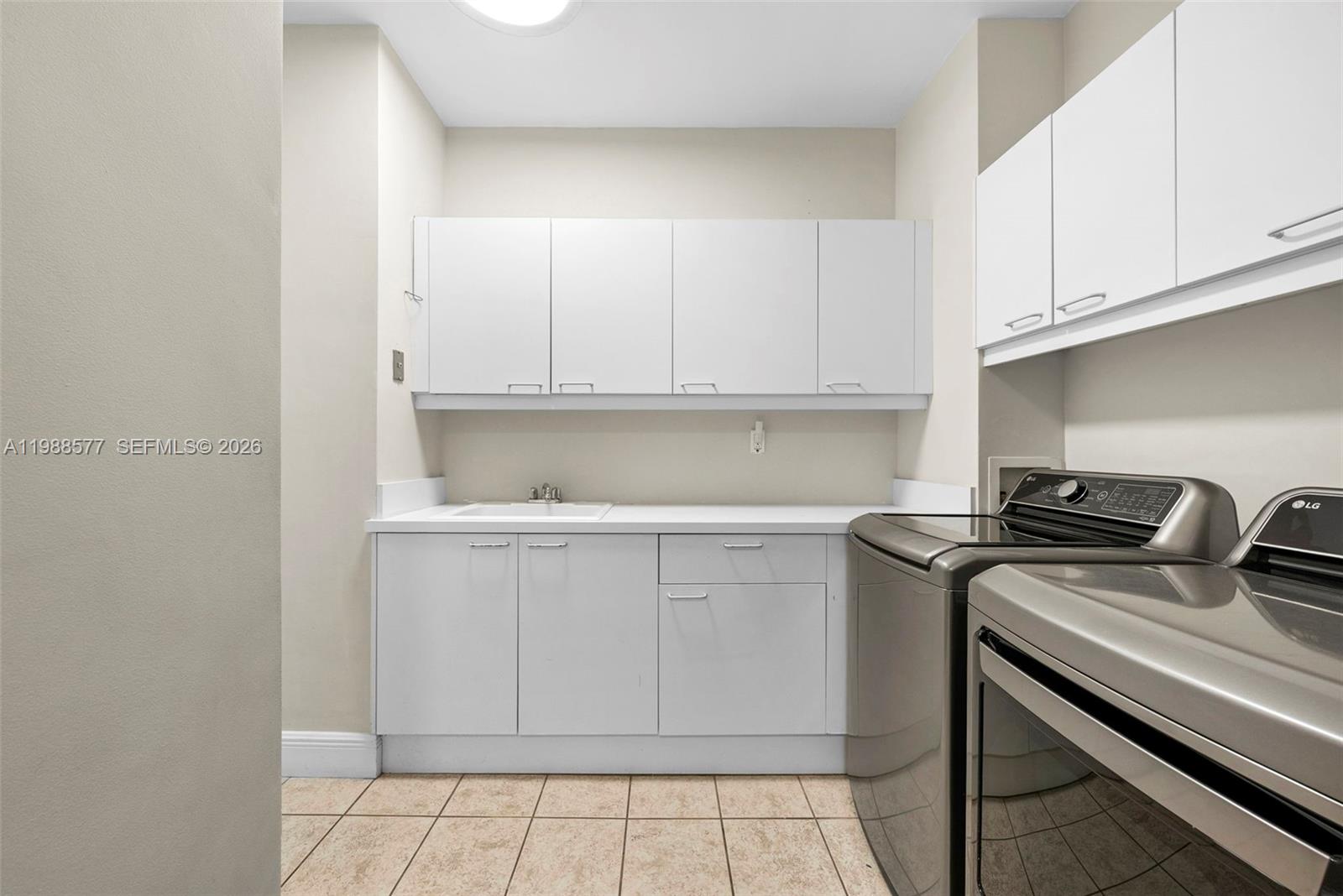 10 Edgewater Dr #Lanai South Coral Gables, FL 33133