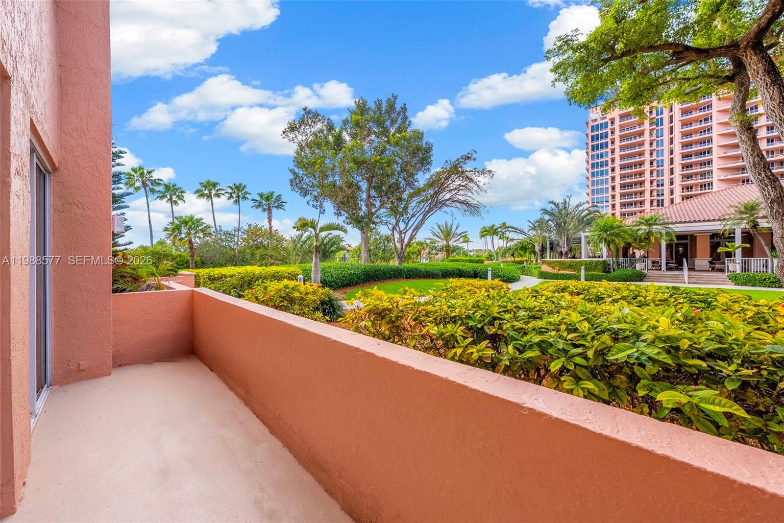 10 Edgewater Dr #Lanai South Coral Gables, FL 33133