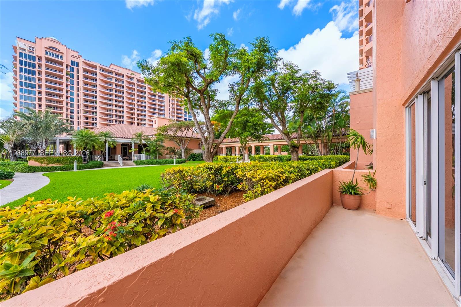 10 Edgewater Dr #Lanai South Coral Gables, FL 33133