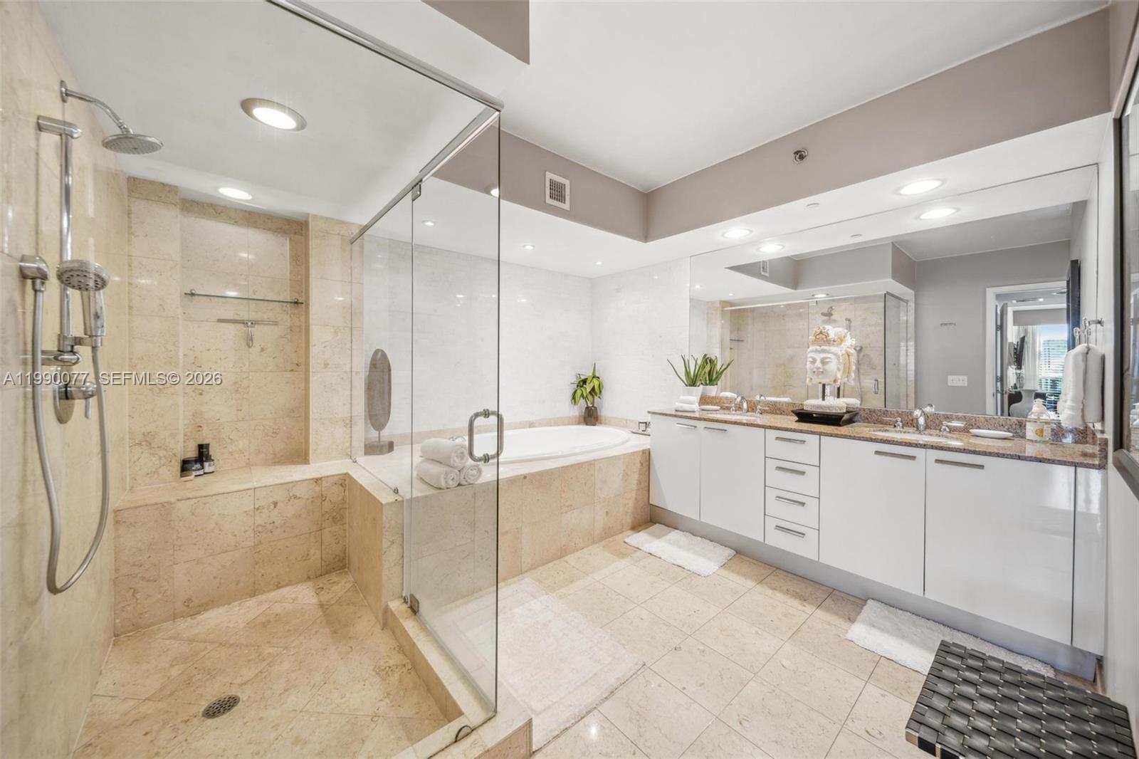 image Beach Club 215