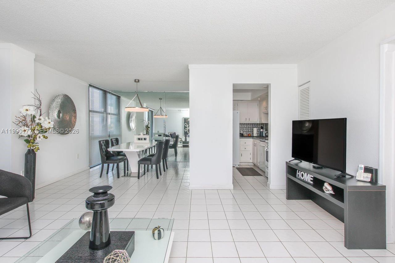 3675 N Country Clb Dr #401 Aventura, FL 33180