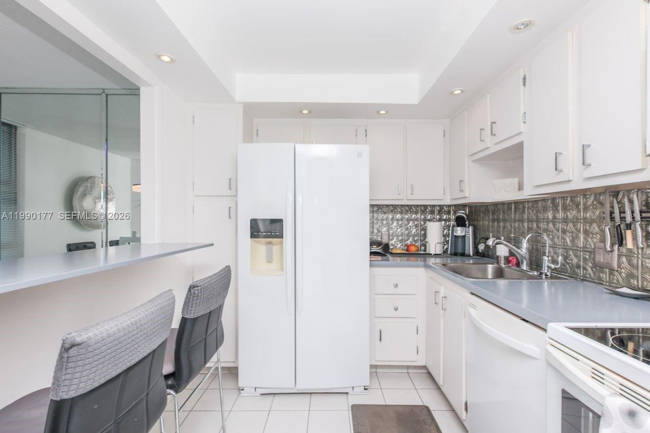 3675 N Country Clb Dr #401 Aventura, FL 33180