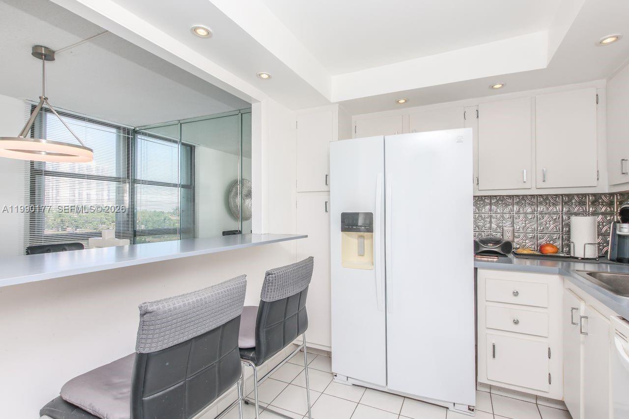 3675 N Country Clb Dr #401 Aventura, FL 33180