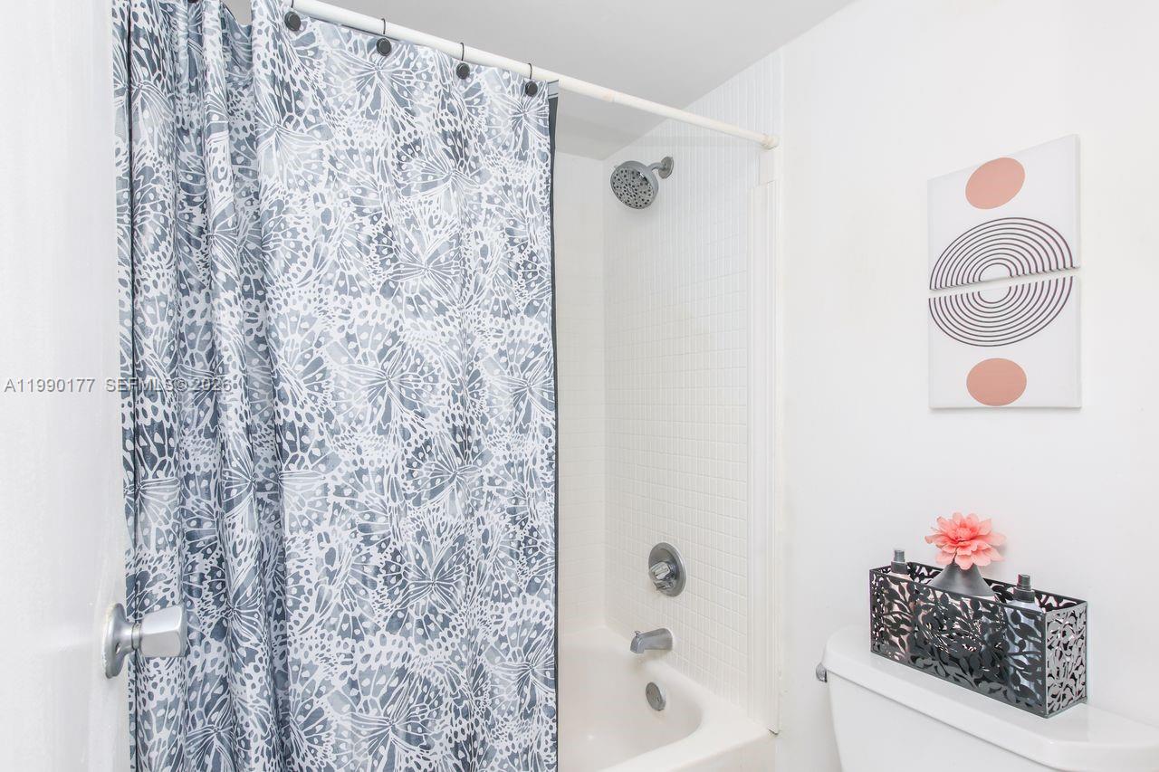 3675 N Country Clb Dr #401 Aventura, FL 33180