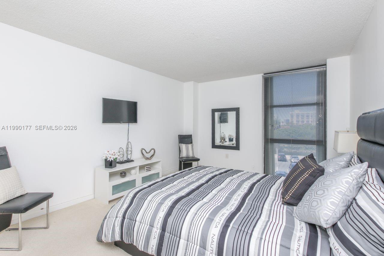 3675 N Country Clb Dr #401 Aventura, FL 33180