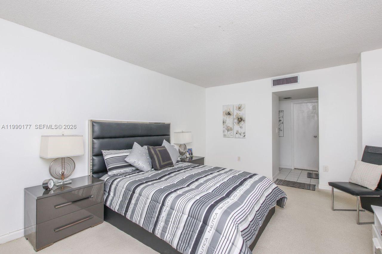 3675 N Country Clb Dr #401 Aventura, FL 33180