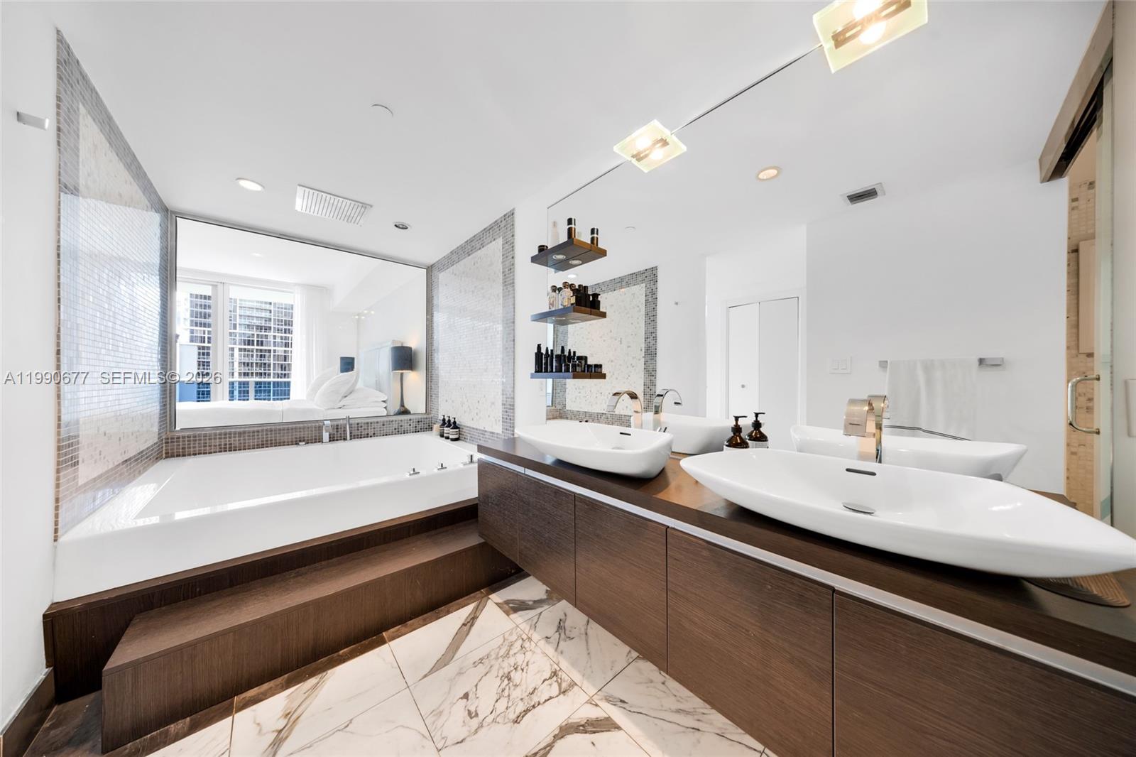 200 Biscayne Blvd Way #904 Miami, FL 33131