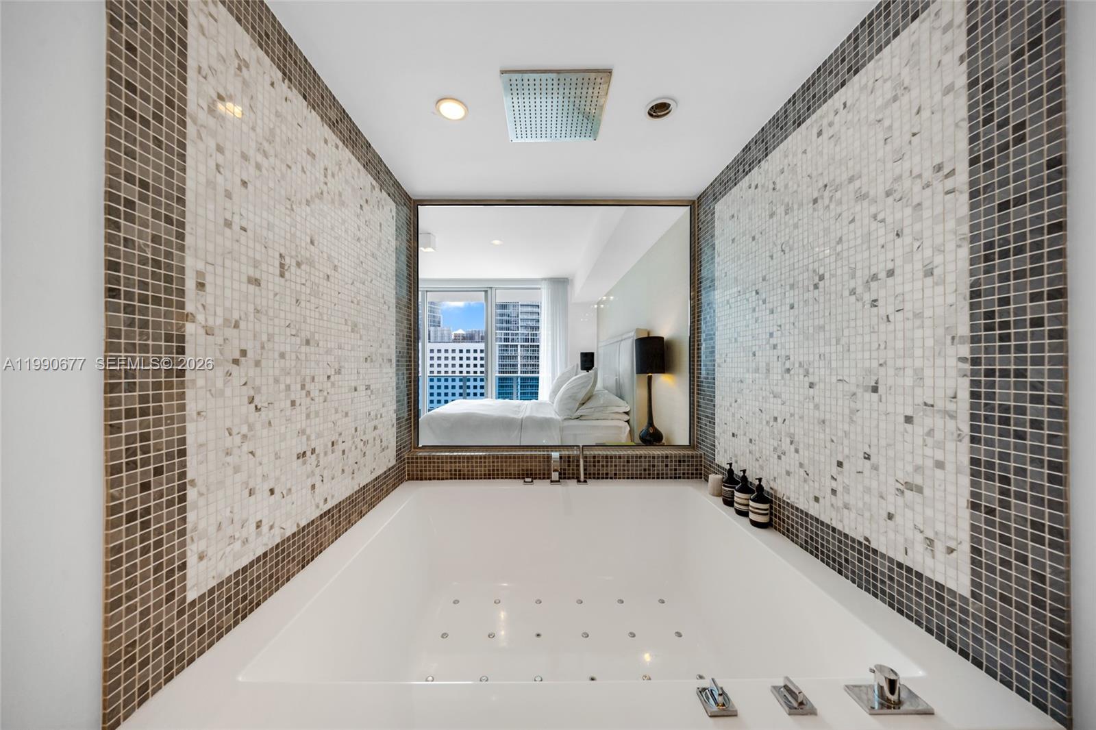 200 Biscayne Blvd Way #904 Miami, FL 33131