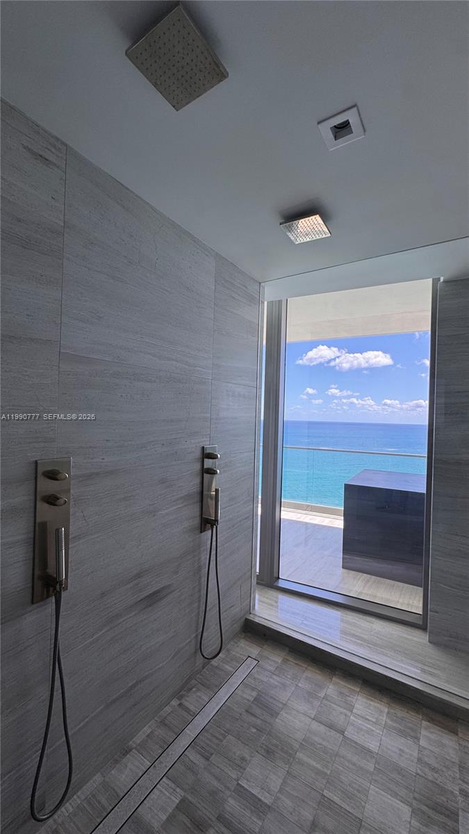 18975 Collins Ave #2500 Sunny Isles Beach, FL 33160