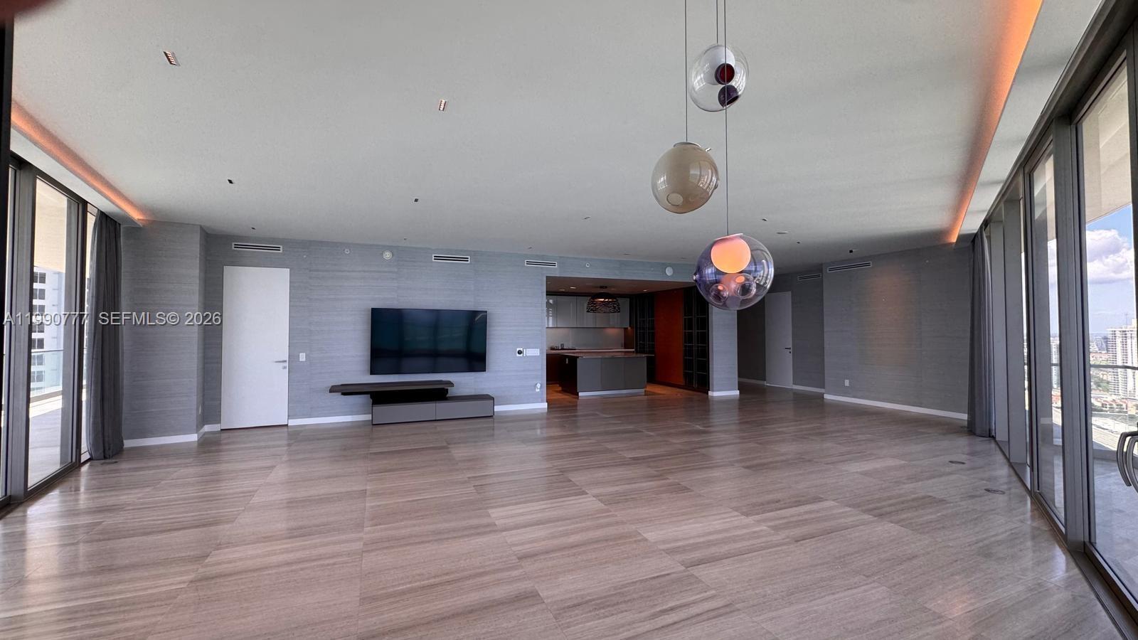 18975 Collins Ave #2500 Sunny Isles Beach, FL 33160