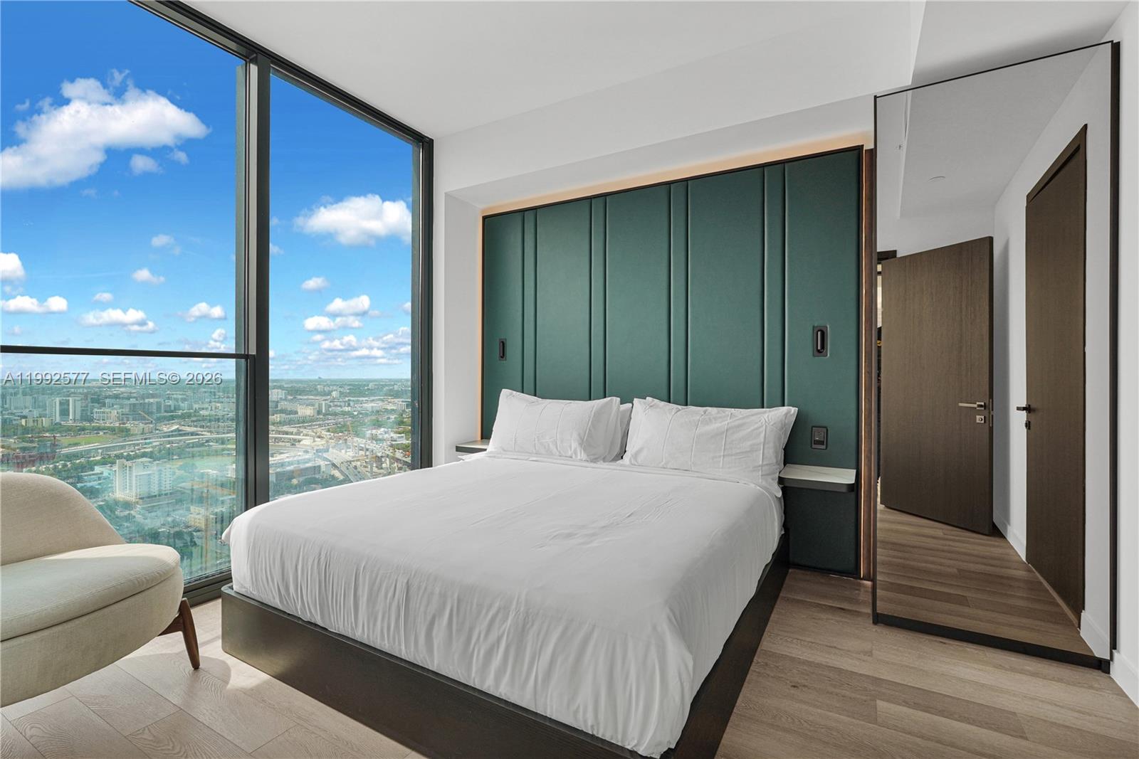 image E11EVEN Hotel & Residences13