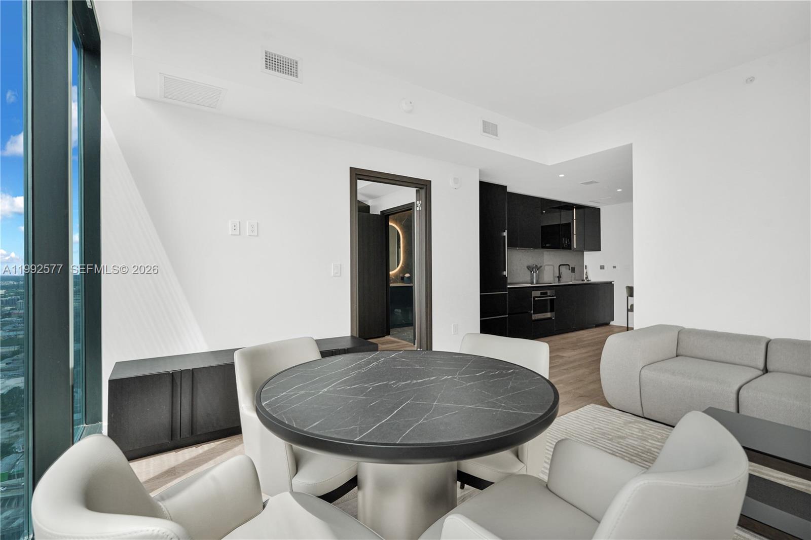 image E11EVEN Hotel & Residences15