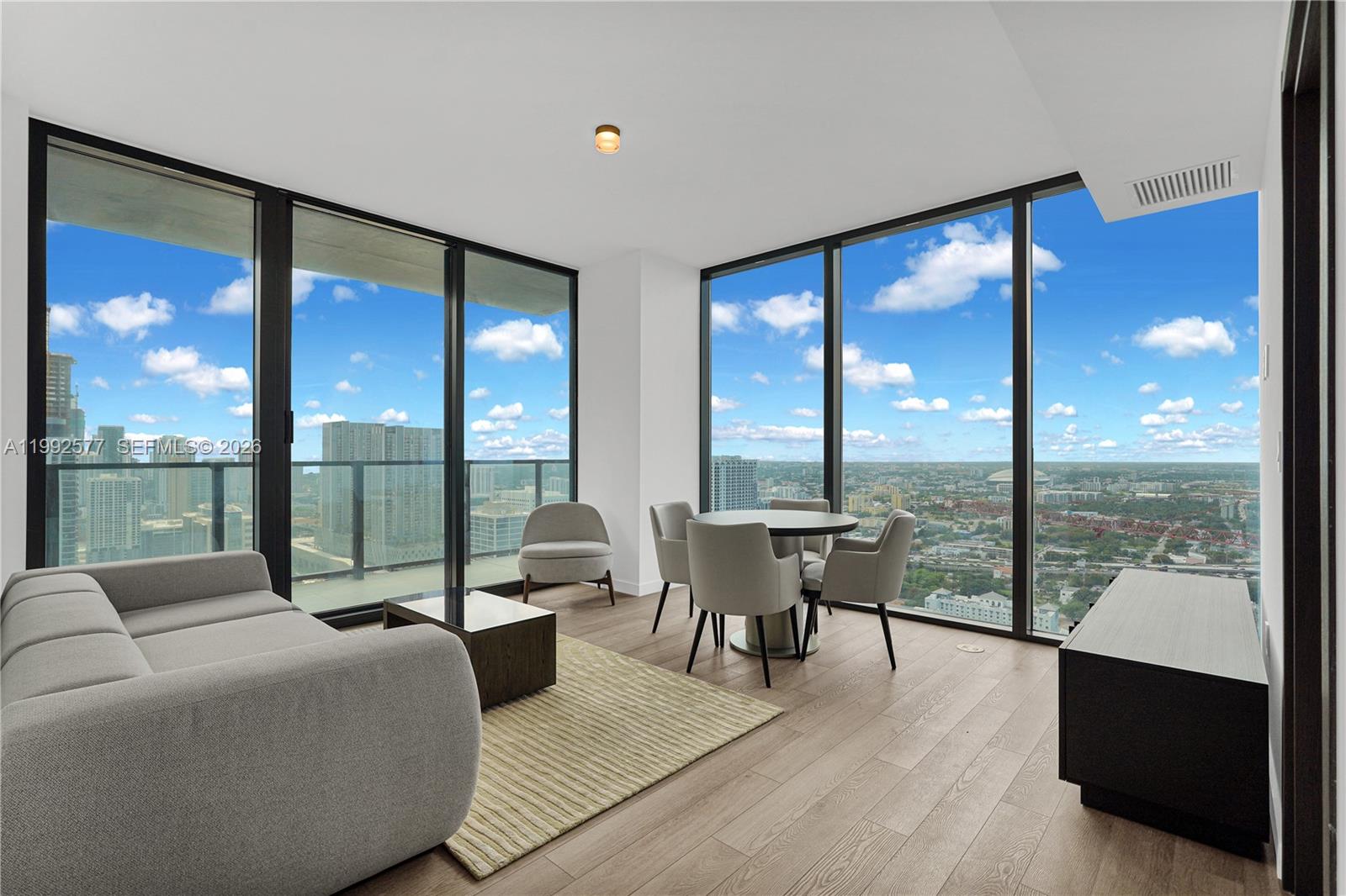 image E11EVEN Hotel & Residences19