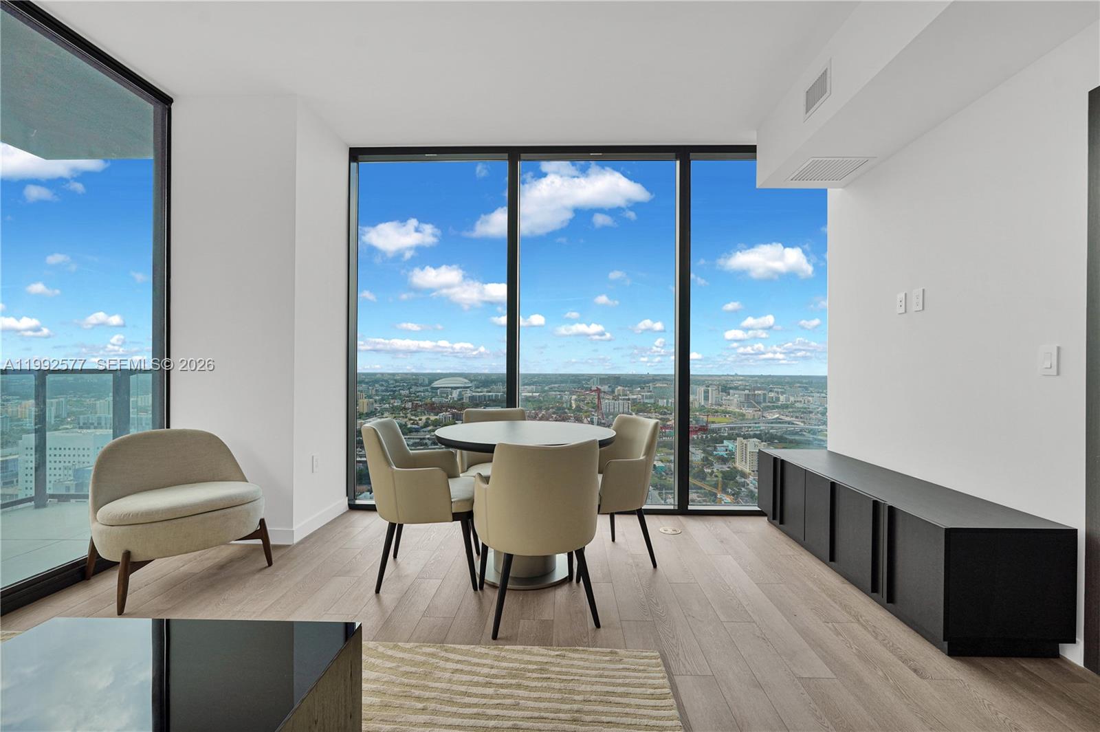 image E11EVEN Hotel & Residences20