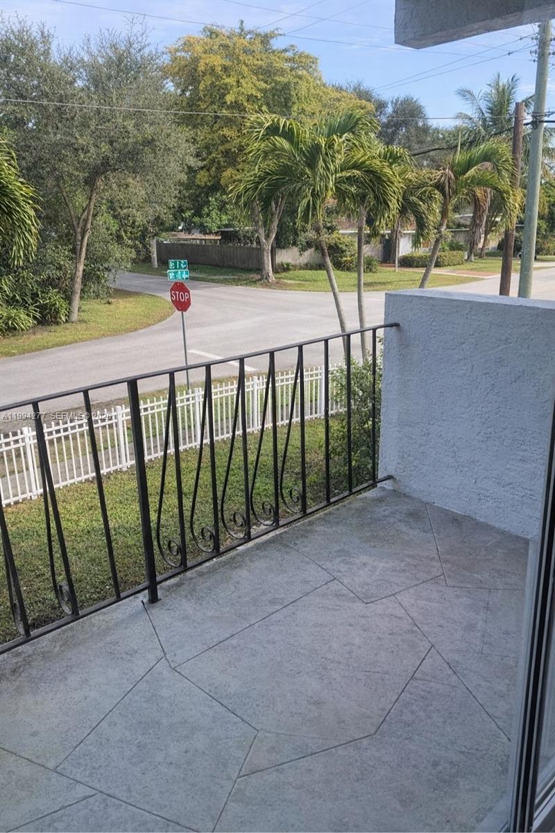 1090 NE 129th St #205 North Miami, FL 33161