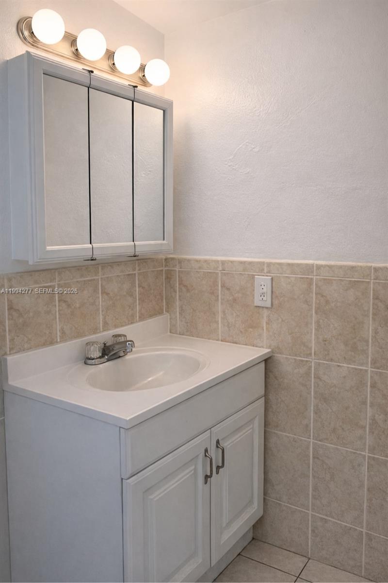 1090 NE 129th St #205 North Miami, FL 33161