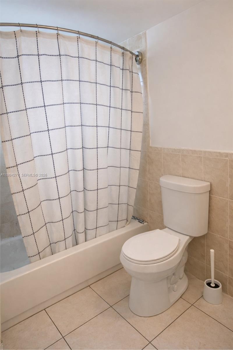 1090 NE 129th St #205 North Miami, FL 33161