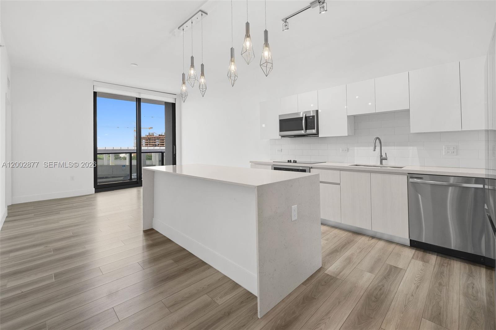 101 Diplomat Pkwy #805