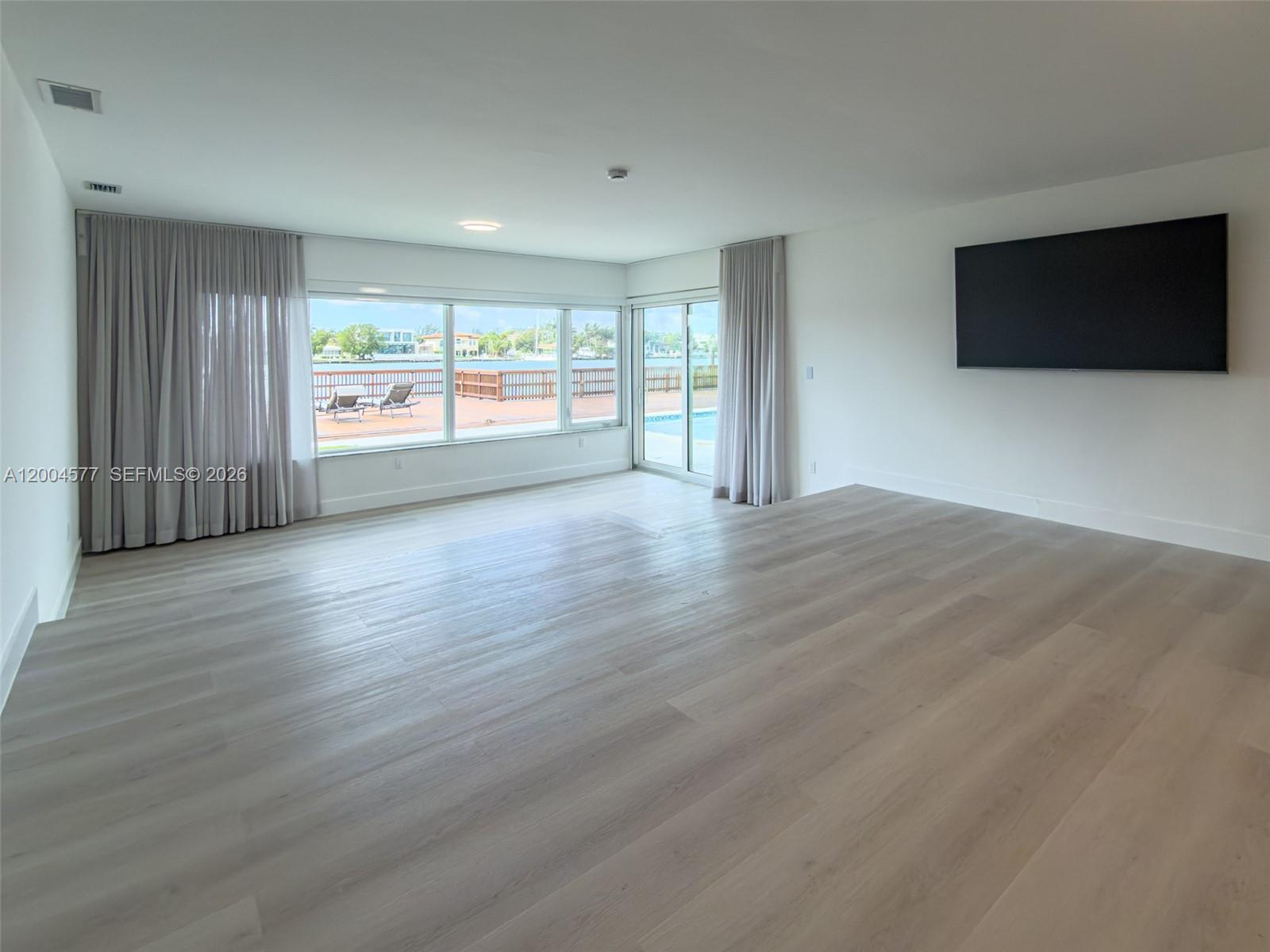 1690 Daytonia Rd Miami Beach, FL 33141