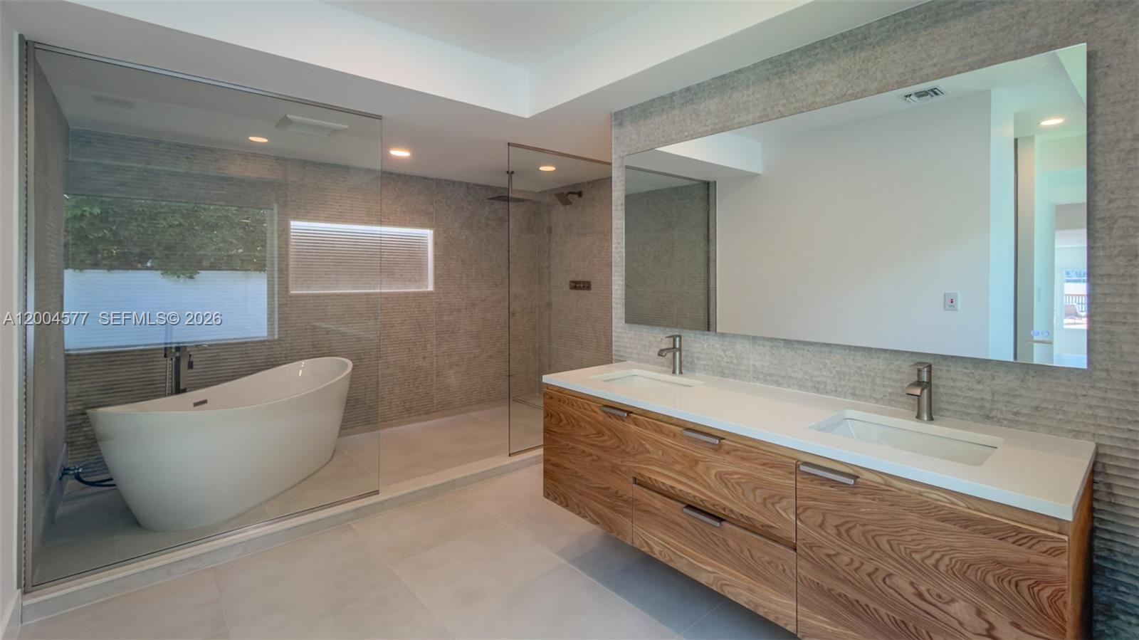 1690 Daytonia Rd Miami Beach, FL 33141