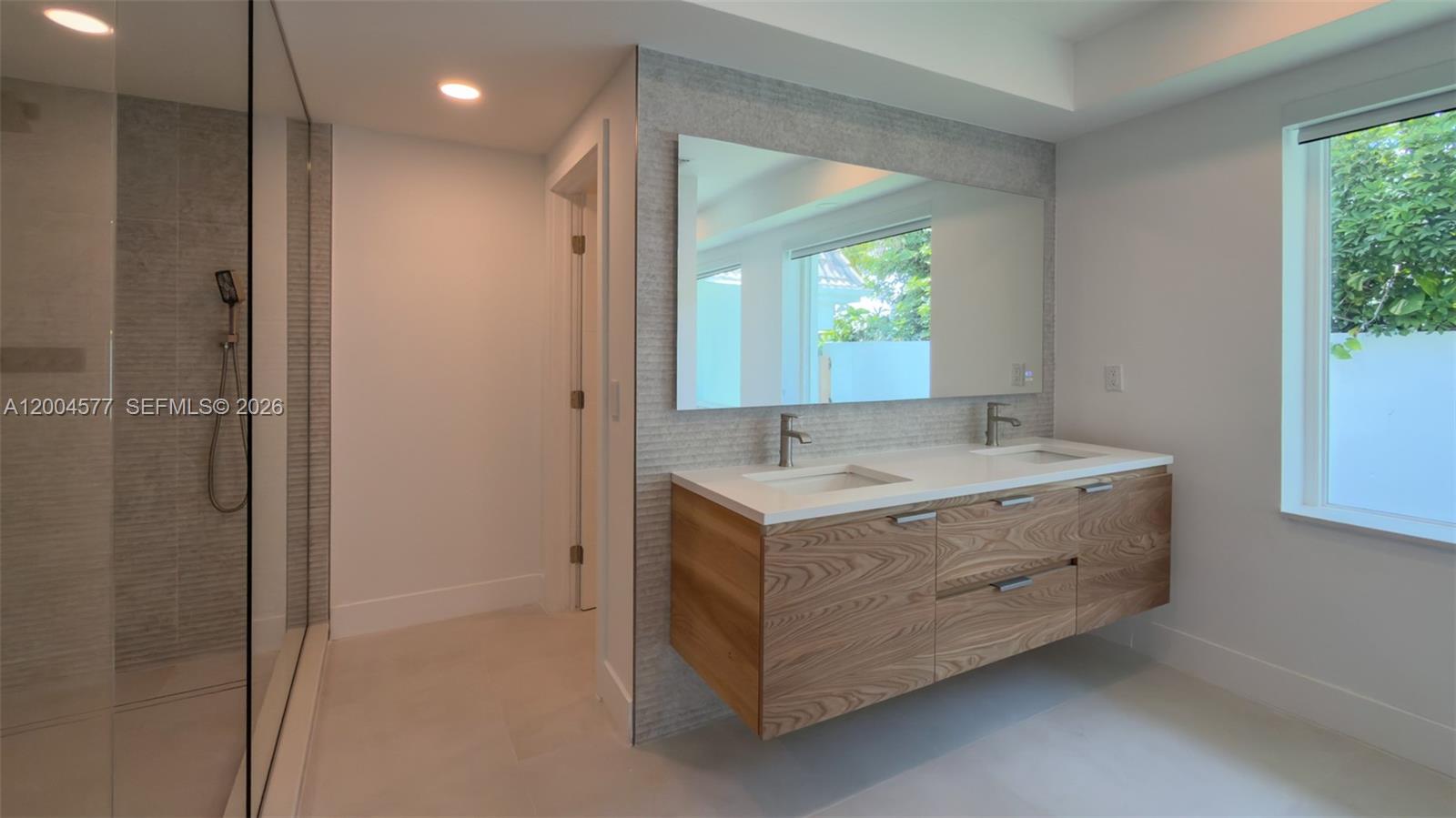 1690 Daytonia Rd Miami Beach, FL 33141