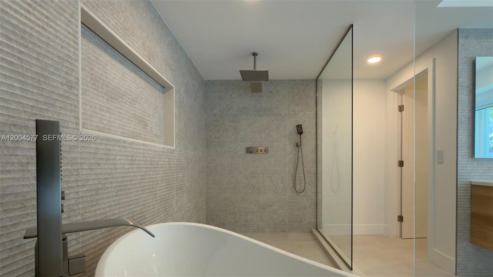 1690 Daytonia Rd Miami Beach, FL 33141