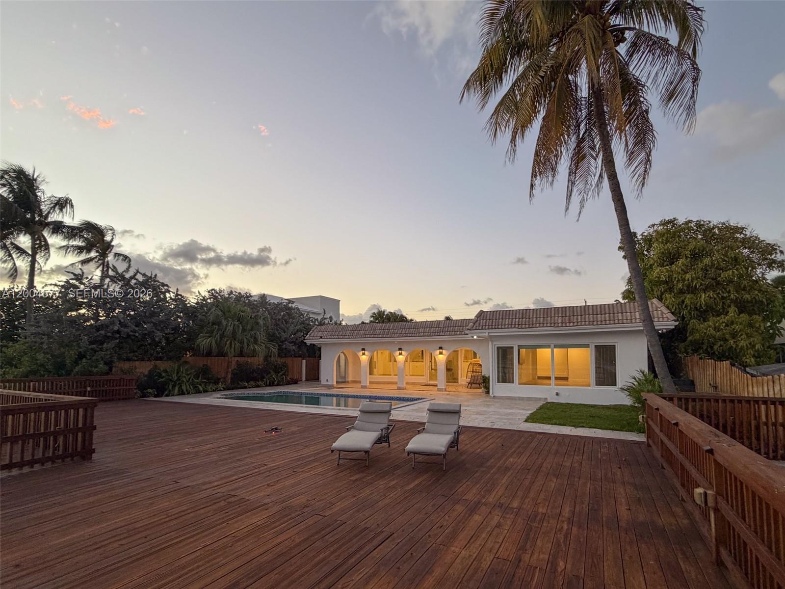 1690 Daytonia Rd Miami Beach, FL 33141