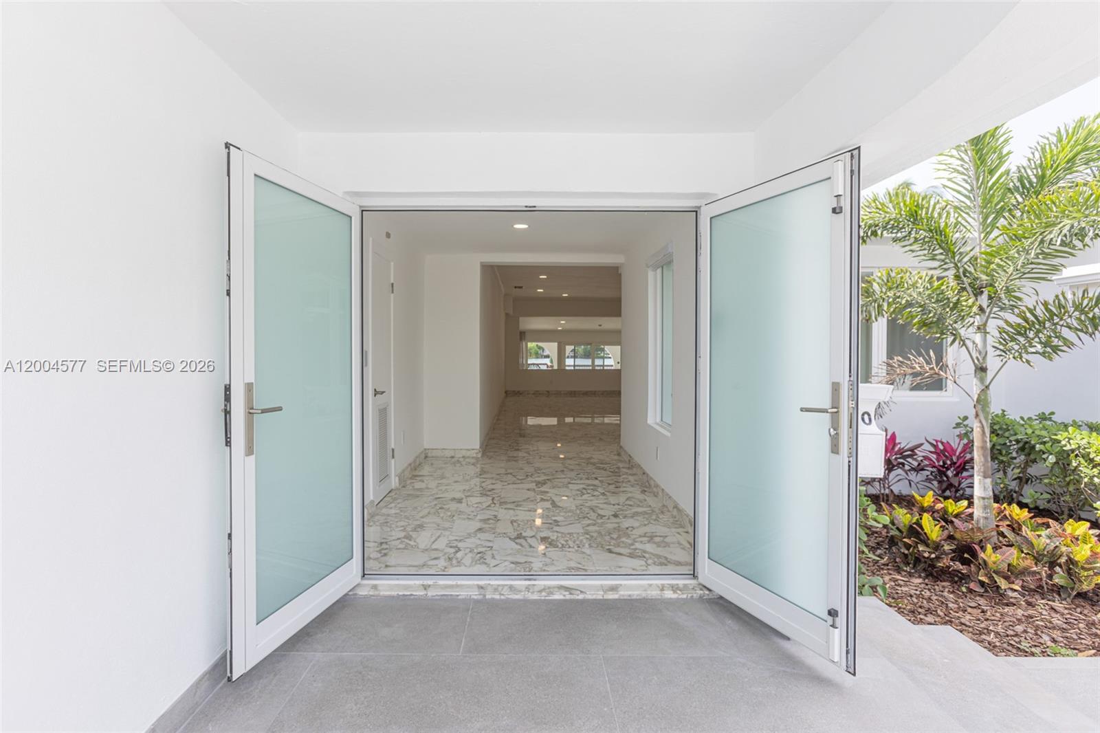 1690 Daytonia Rd Miami Beach, FL 33141