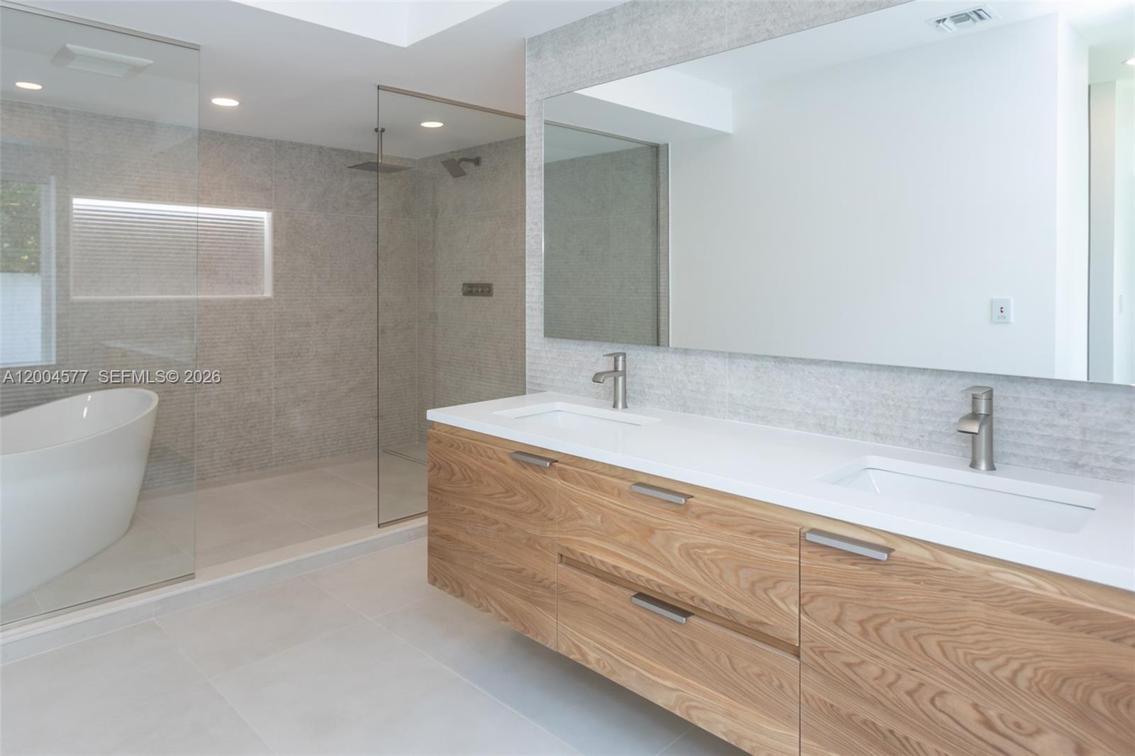 1690 Daytonia Rd Miami Beach, FL 33141