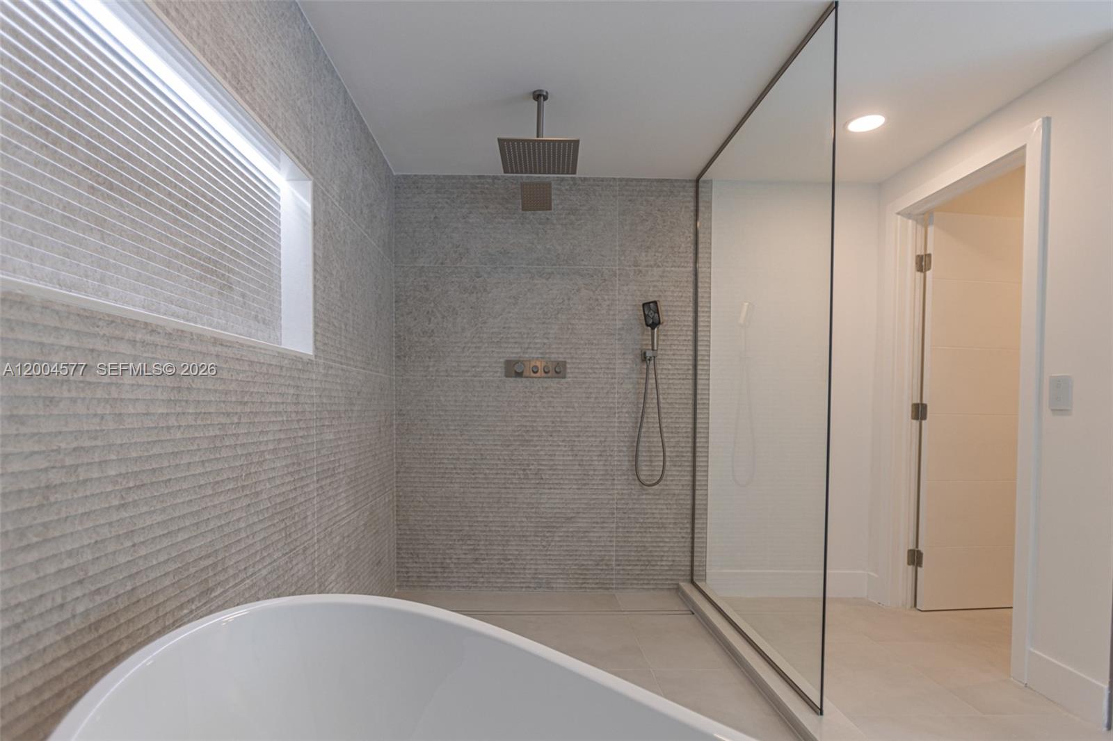 1690 Daytonia Rd Miami Beach, FL 33141