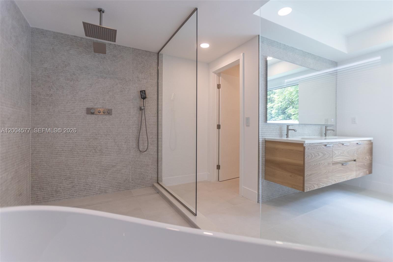 1690 Daytonia Rd Miami Beach, FL 33141