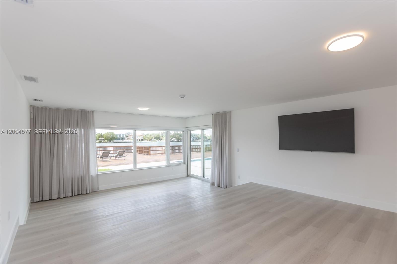 1690 Daytonia Rd Miami Beach, FL 33141