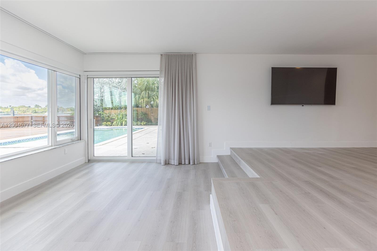 1690 Daytonia Rd Miami Beach, FL 33141