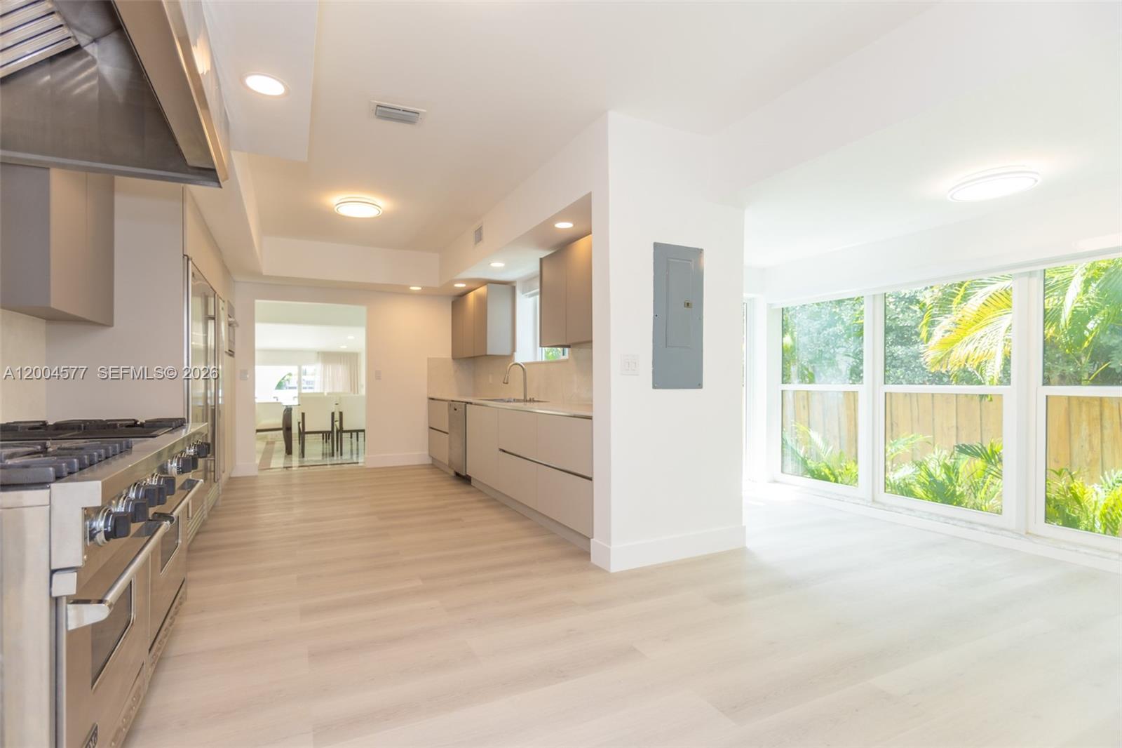 1690 Daytonia Rd Miami Beach, FL 33141