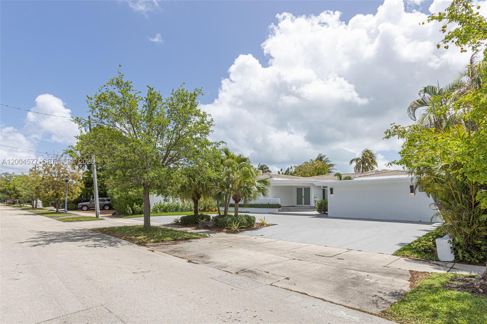 1690 Daytonia Rd Miami Beach, FL 33141